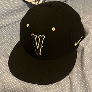 Selling a Nike Vanderbilt hat. It’s a 7 1/2 hat, Nike dri fit